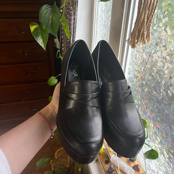 Black Platform Heeled Loafers - Picture 3 of 3